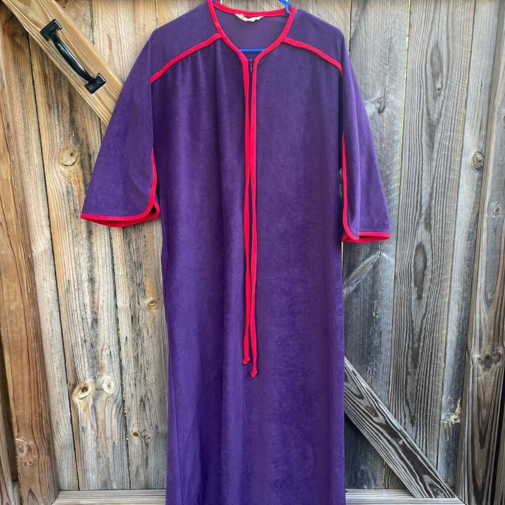 Vintage Vanity Fair Robe Housecoat Medium Purple Red